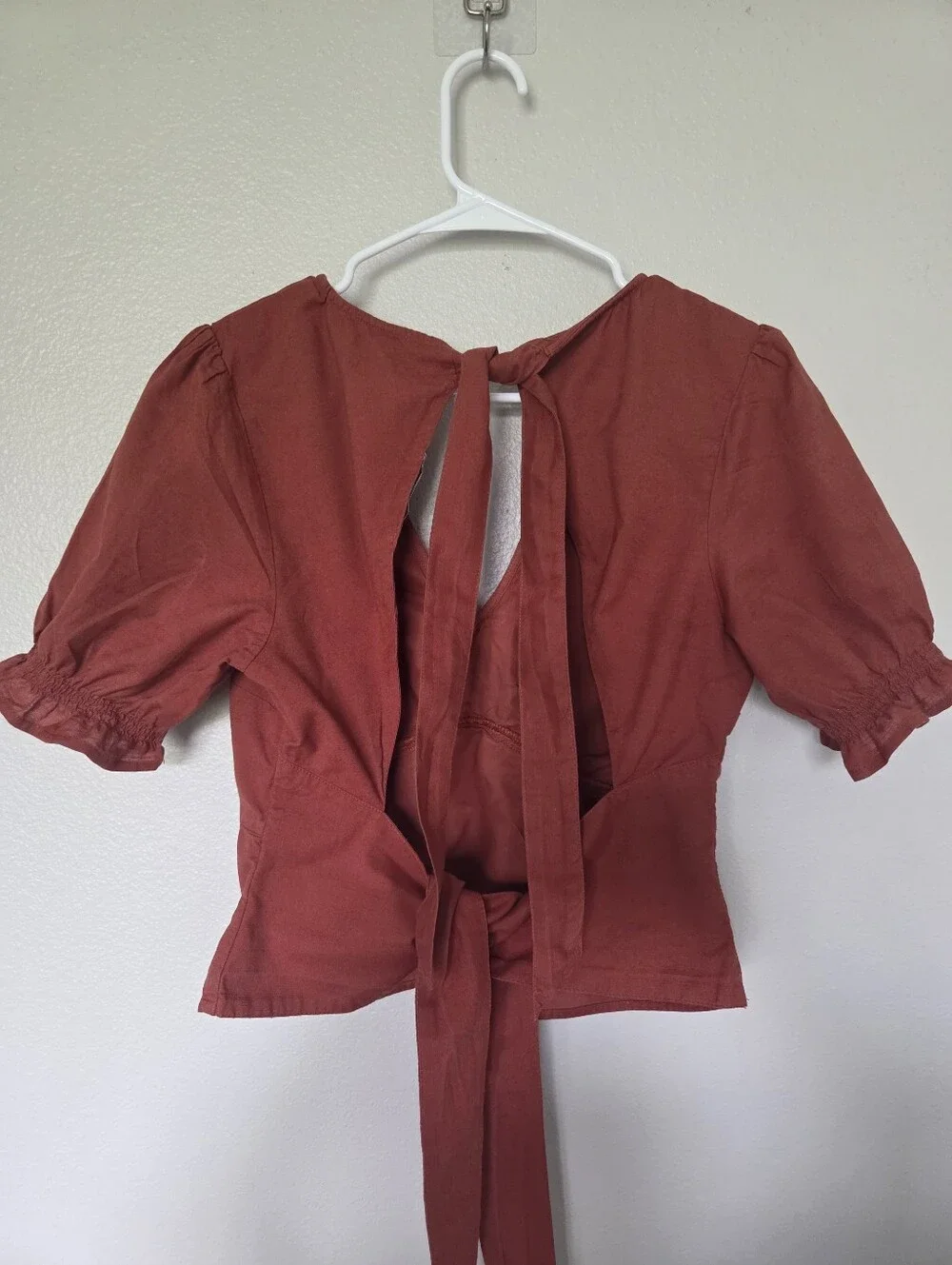 Abercrombie & Fitch Women’s open-back crop top terracotta/rust Color